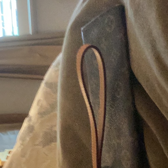 Vintage LV wallet with inner zippered coin pouch. Great condition. - Picture 7 of 8